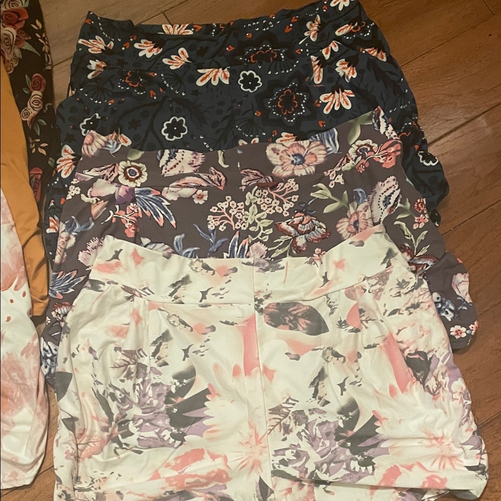 Floral And Solid Patterned Knit Shorts Set - image 3